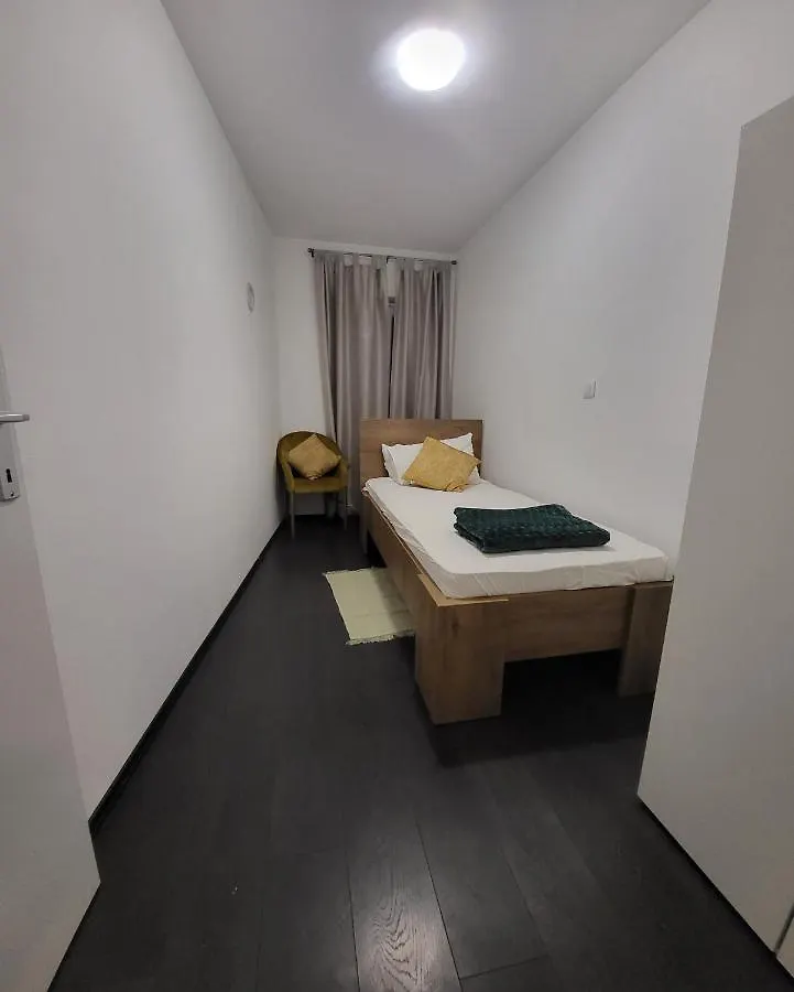 Layla Apartmani Vodnjan 0*,  Croatia